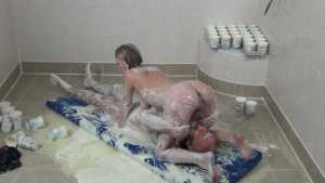 kay-and-gary-gunge-in-gym-mess_10.jpg