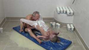 kay-and-gary-gunge-in-gym-mess_4.jpg