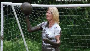 the-muddiest-goalkeeper-of-them-all-hd_1